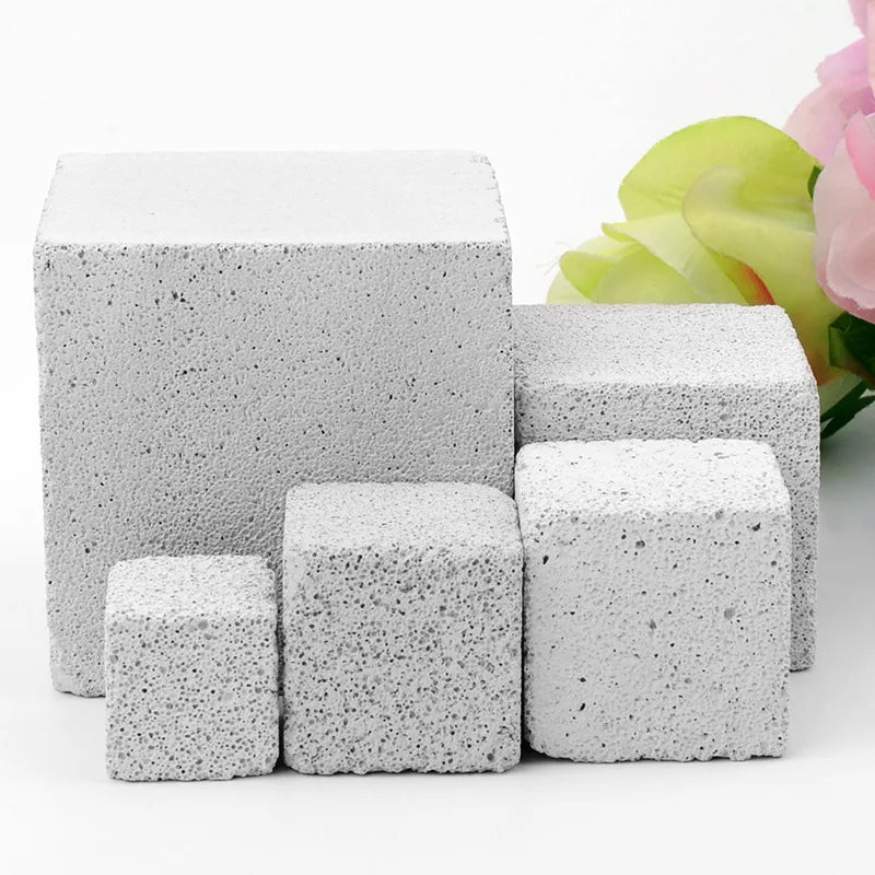 1Pc Natural Mineral Molar Stone – Dental Chew Toy for Guinea Pigs, Hamsters & Rabbits