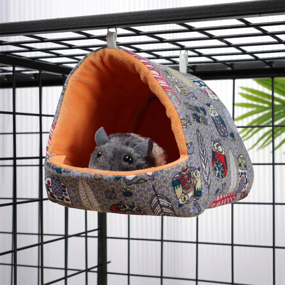 Cute Cartoon Mini Pet Bed – Warm Winter Nest for Guinea Pigs, Rabbits & Hamsters