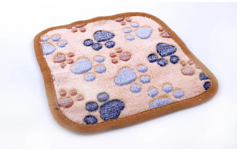 Soft Plush Warm Sleep Mat – Blanket for Hamsters, Guinea Pigs & Small Pets