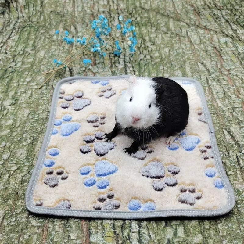 Soft Plush Warm Sleep Mat – Blanket for Hamsters, Guinea Pigs & Small Pets
