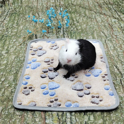 Soft Plush Warm Sleep Mat – Blanket for Hamsters, Guinea Pigs & Small Pets